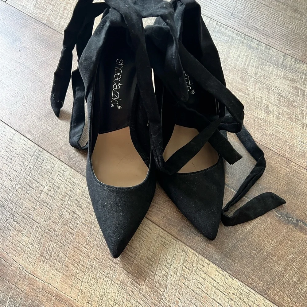 Shoe Dazzle Black Heels with Ribbon Detail - Picture 3 of 3